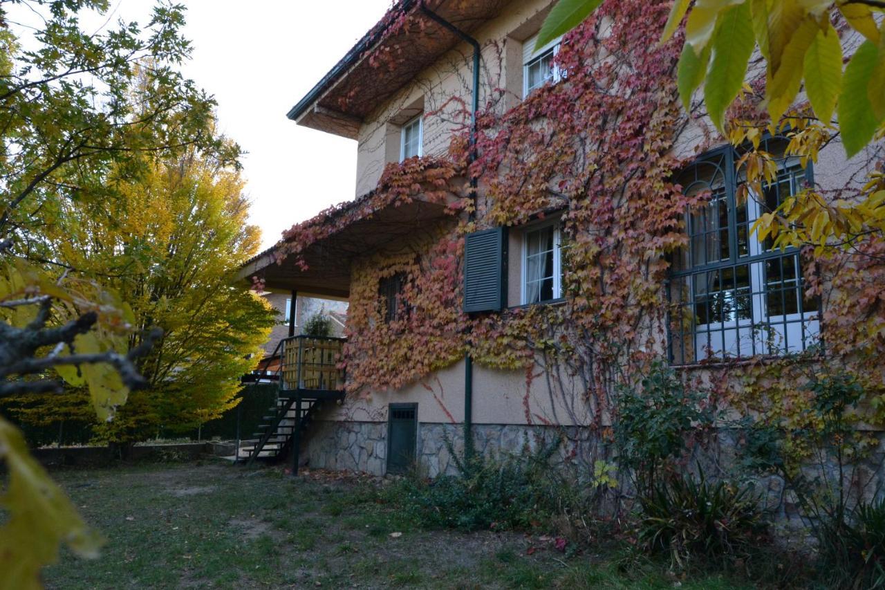 Casa Rural El Trepador Azul Futbolín Barbacoa 8 personas Becerril de la Sierra Exterior foto