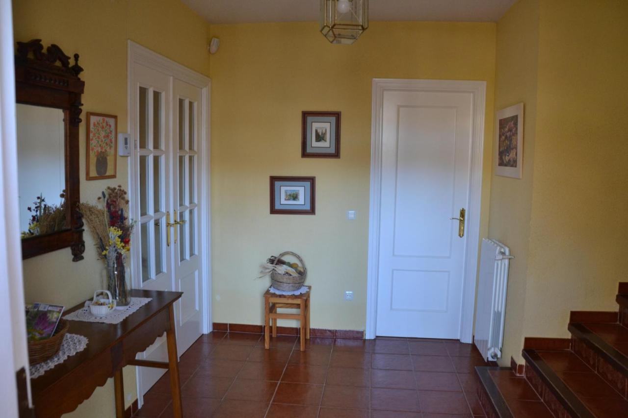 Casa Rural El Trepador Azul Futbolín Barbacoa 8 personas Becerril de la Sierra Exterior foto