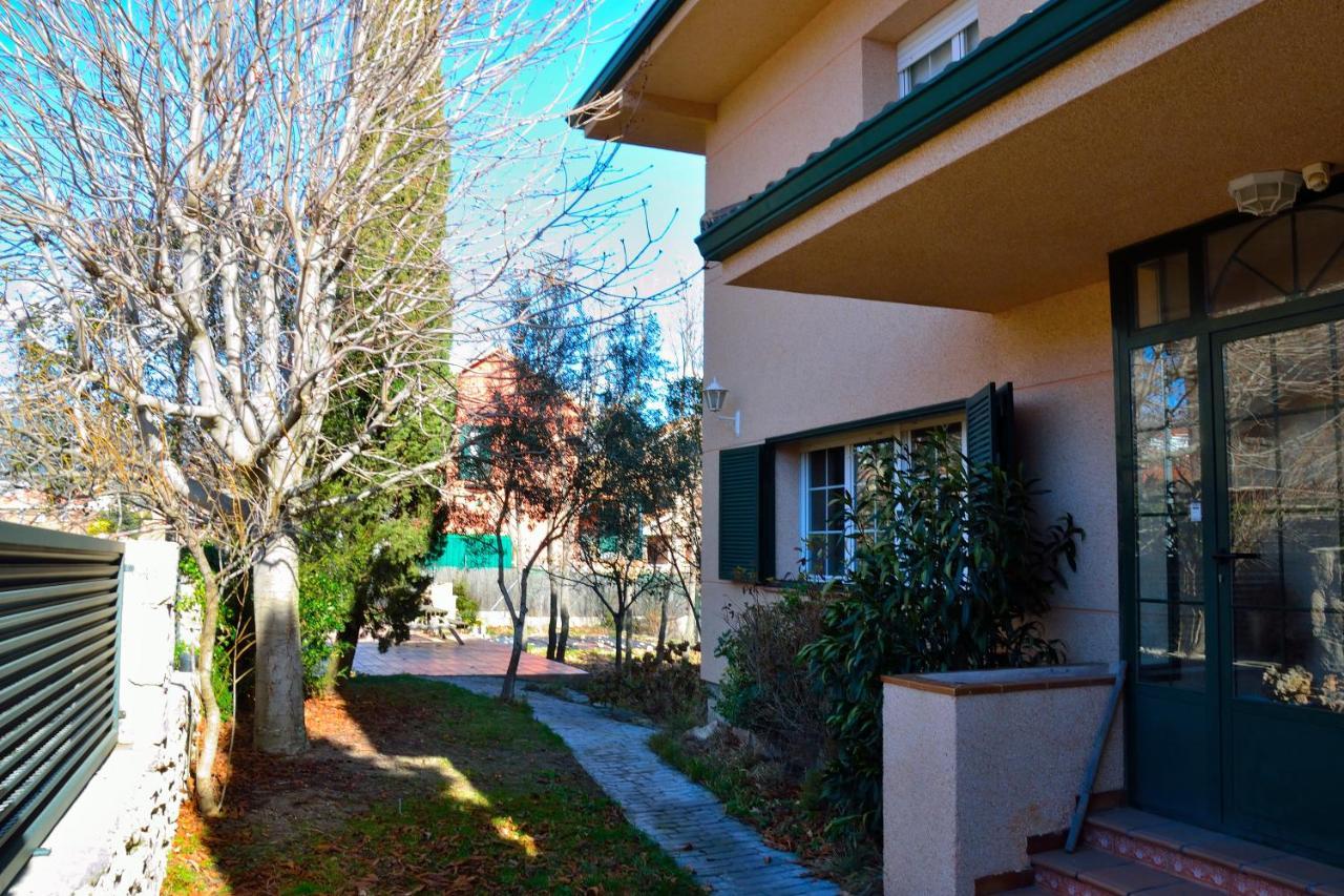 Casa Rural El Trepador Azul Futbolín Barbacoa 8 personas Becerril de la Sierra Exterior foto